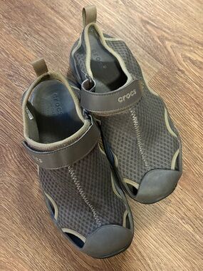 Men’s Swiftwater Size 8 crocs Mesh Deck Sandals EUC Unisex Women’s size 10